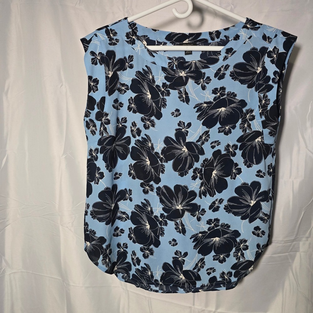Ann Taylor Small Blue Floral cottagecore Sleeveless Blouse Top Navy Print